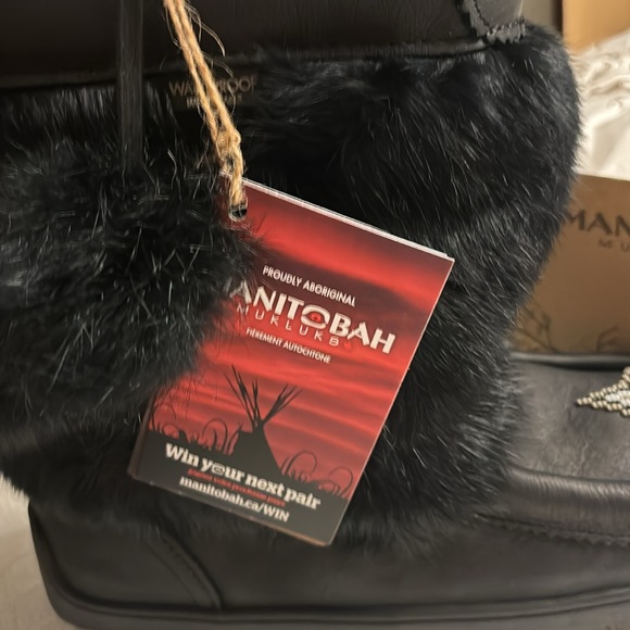 BNIB Manitobah Mukluks Snowy Owl waterproof boots - Picture 3 of 4